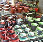 Check for lead-contaminated porcelain with vinegar and water