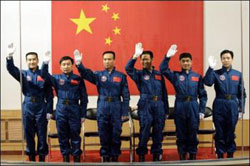 China announced three astronauts to take on the mission of walking into space