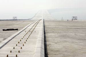 China built the world's longest crossing bridge