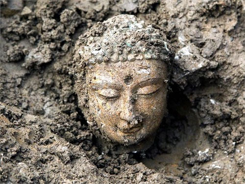 China: Excavating the 1500-year-old Bodhisattva Buddha statue