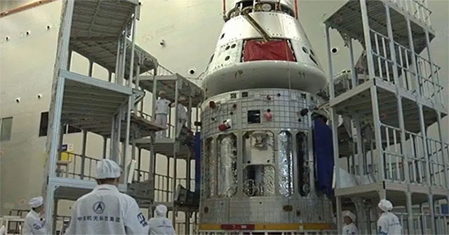 China revealed a model of spacecraft to send people to the Moon