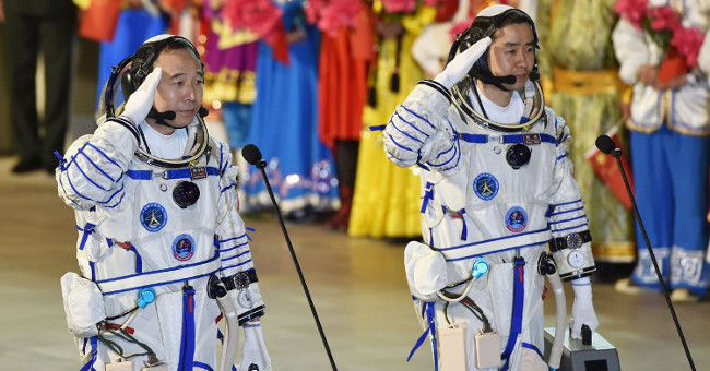 China speeds up space