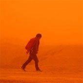 China: The city is red when the terrifying sandstorm attacks