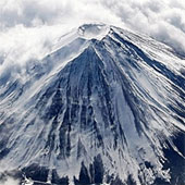 Chinese elemental Japanese pollutes Mount Fuji