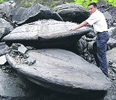 Chinese miners dig up flying saucers