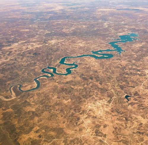 Chinese people are crazy about the dragon river