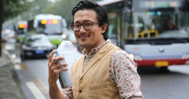 Chinese people rush to buy clean bottled air from Canada