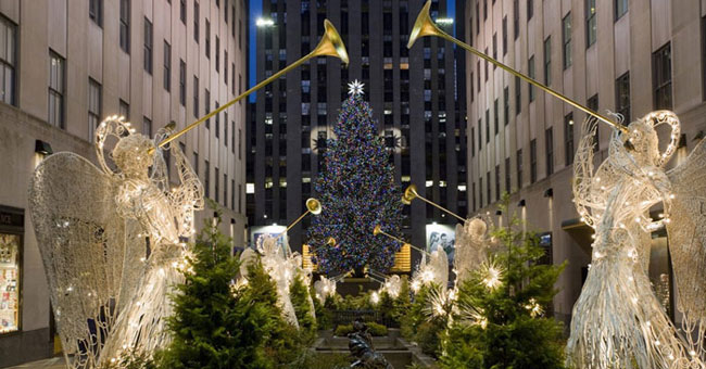 Christmas atmosphere is bustling in the world