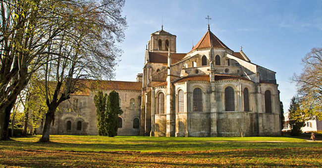 Church, hill in Vezelay - France