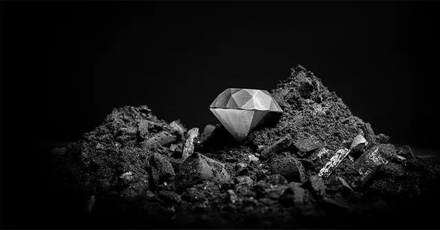 Close up of the first diamond in the world ... 3D printing