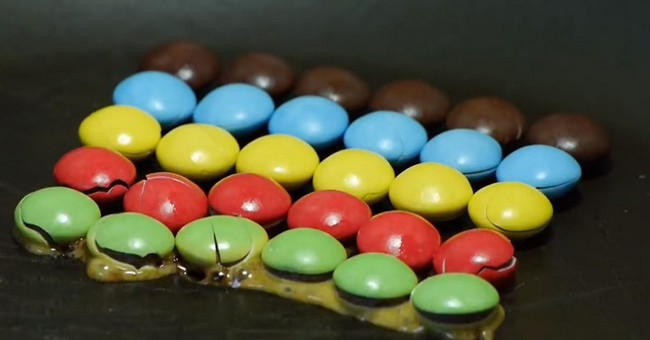 Close up of the screen reproduces the melting candies back into the fascinating old shape