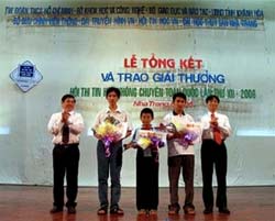 Closing the 12th National Amateur Youth Informatics Contest