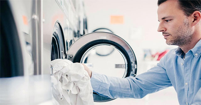 Clothes worn for weeks without washing