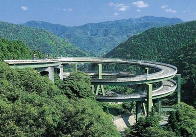 Come to Japan to admire the bridges and roads