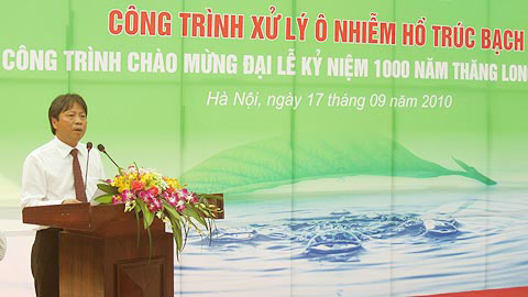 Commencement of treatment of pollution of Truc Bach lake