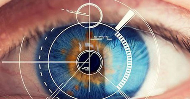 Contact lenses have the ability to zoom when blinking