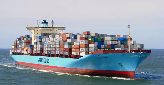 Container ship with world championship: Carrying 17,603 units, still over 667 seats!