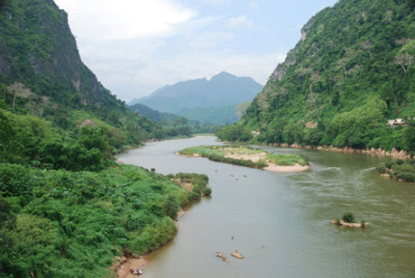 Continue postponing dam construction in Laos