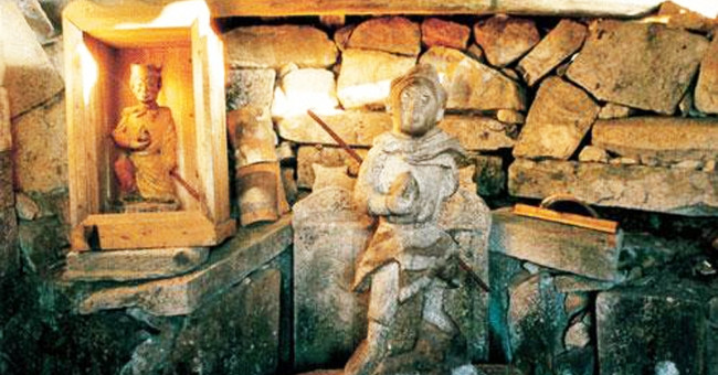 Controversy surrounding the discovery of ancient tombs of the great saint Ton Ngo Khong?