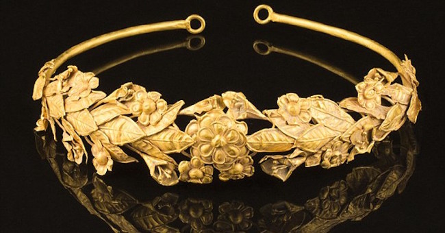 Crown 2,300 years of net gold under the bed
