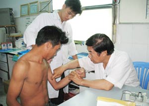Cure paralysis with nerves taken from the legs