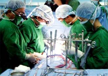 Da Nang: A coronary artery bypass when the heart stops beating