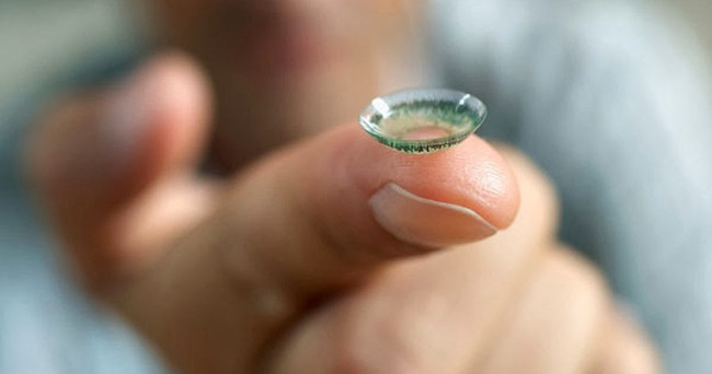 Dangerous harms can be encountered when wearing contact lenses