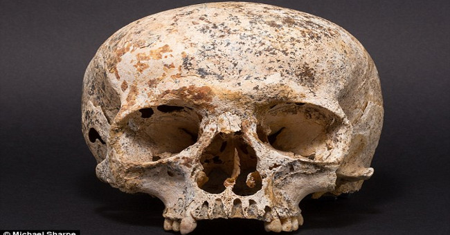 Deciphering the bundle of strange heads from the face of the dead 3700 before