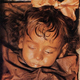 Decode mummy beautiful baby girl with eyes