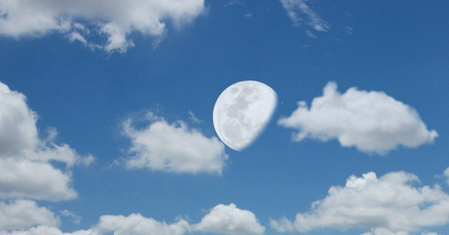 Decode the phenomenon of the moon