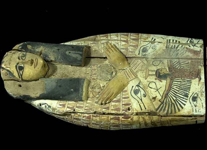 Detect the beautiful mummy casket cap