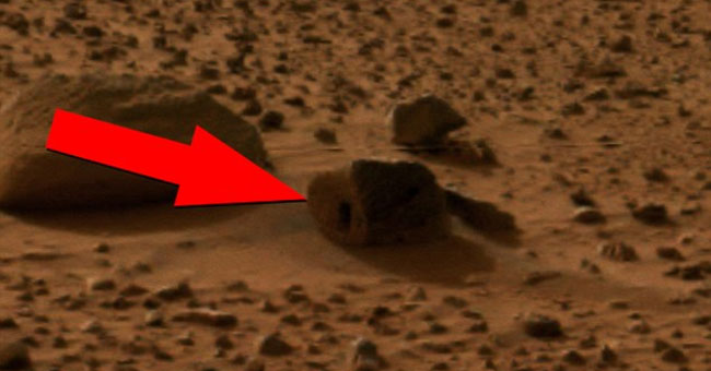 Detecting aliens home on Mars?