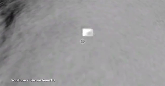 Detecting aliens home on the Moon?