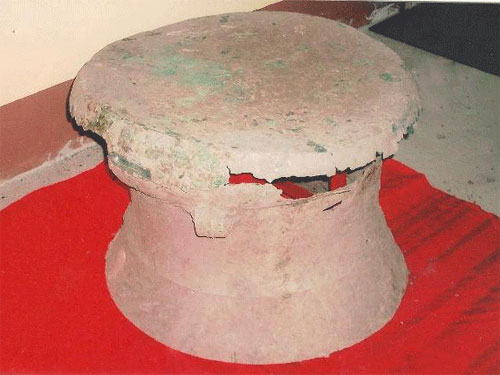 Detecting human bones in 2,000-year-old bronze drum