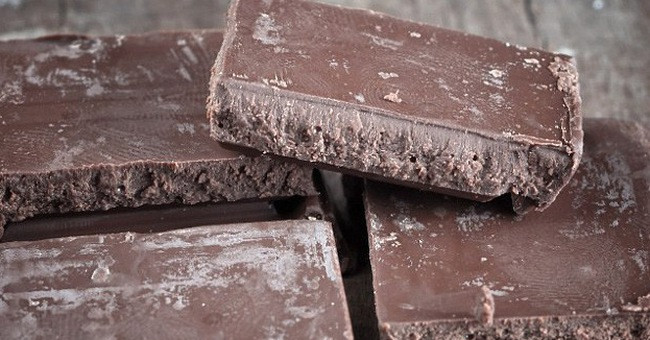 Detecting white patches on chocolate surfaces, do you eat them or throw them away?