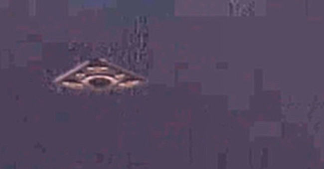 Detection of UFOs in Apollo photos of the Moon landing