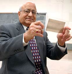 Detects a microscopic element after more than a long time of searching.