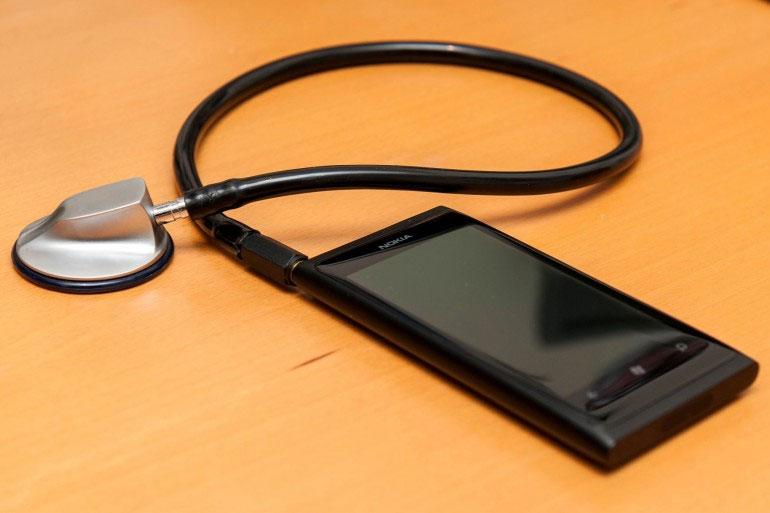 Diagnostic hearing aids attached smartphone
