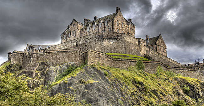 Difficult mystery story in Edinburgh castle