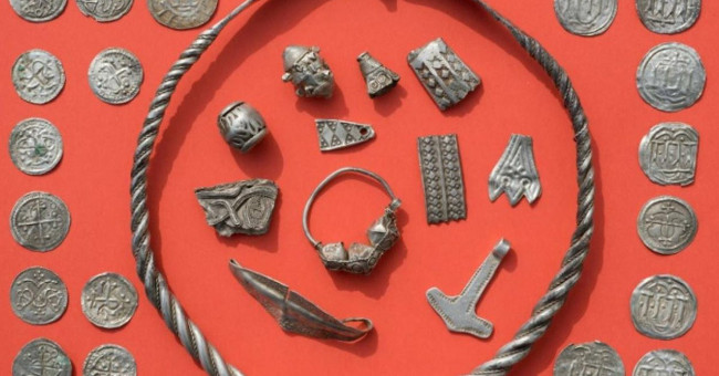 Dig the treasure containing Thor's thunder hammer
