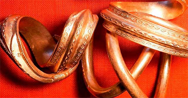 Digging a 1,700-year-old strange gold ring in Estonia