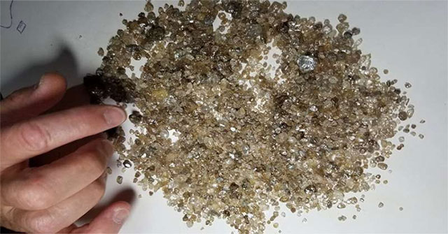 Discover an ancient diamond warehouse near the Earth's core