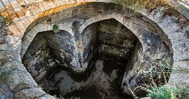 Discover mysterious underground structures in Russia
