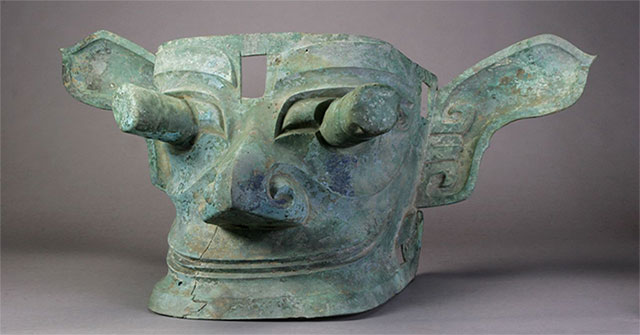 Discover strange ancient ruins like alien civilizations