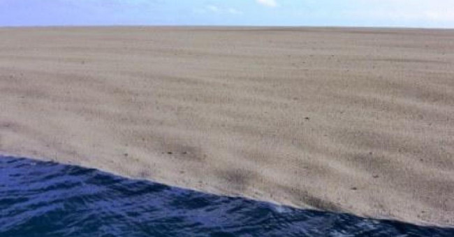 Discover the desert between the ocean and the unexpected ending