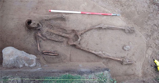 Discover the mysterious tomb on the island of the refugees