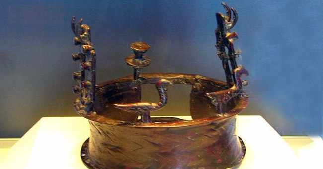 Discover the oldest crown in the world in the desert near the Dead Sea