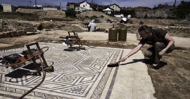 Discover the remains of an ancient city on the outskirts of Vienne
