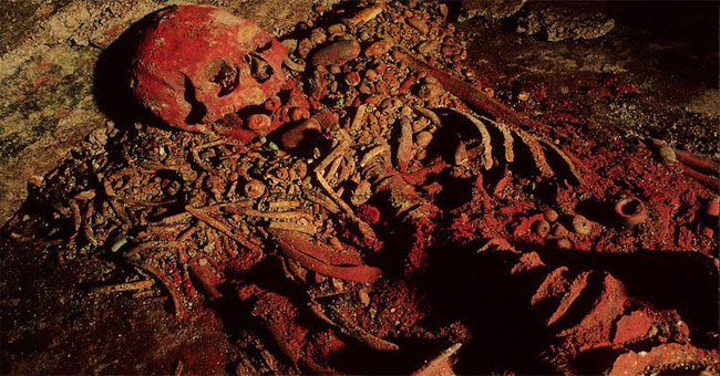 Discover the skeleton 'Red Queen' of the Maya
