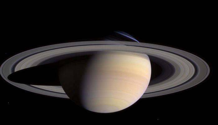 Discover the super typhoon mystery that appears on Saturn